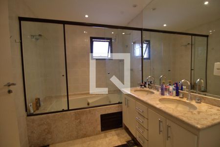 Apartamento à venda com 490m², 4 quartos e 5 vagasBanheiro da Suíte 3