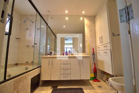 Apartamento à venda com 490m², 4 quartos e 5 vagasBanheiro da Suíte 3