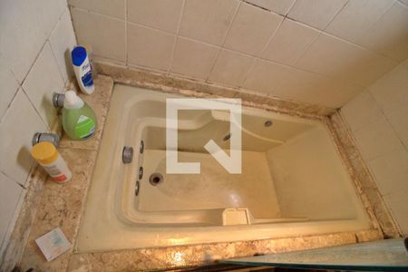 Apartamento à venda com 490m², 4 quartos e 5 vagasBanheiro da Suíte 2