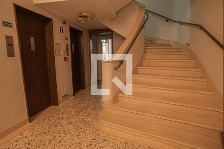 Apartamento à venda com 61m², 1 quarto e sem vagaElevadores