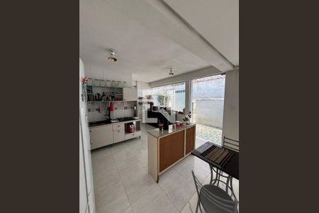 Casa à venda com 3 quartos, 295m² em Azenha, Porto Alegre