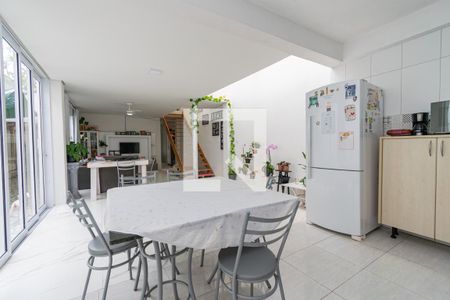 Casa à venda com 295m², 3 quartos e 3 vagas Casa à venda com 295m², 3 quartos e 3 vagasCozinha