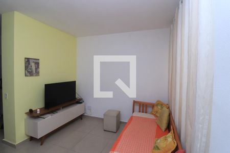 Sala de TV de casa de condomínio para alugar com 2 quartos, 75m² em Vila Esperança, São Paulo