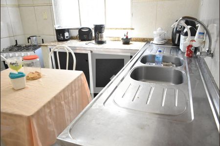 Casa para alugar com 80m², 2 quartos e 3 vagasDetalhe da cozinha