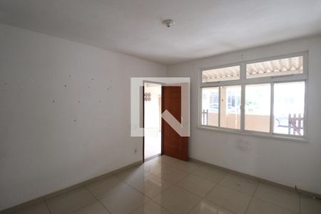 Sala de casa de condomínio para alugar com 3 quartos, 200m² em Galo Branco, São Gonçalo