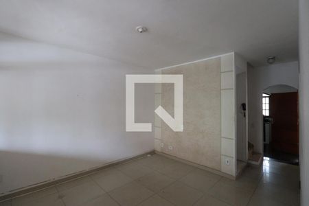 Sala de casa de condomínio para alugar com 3 quartos, 200m² em Galo Branco, São Gonçalo