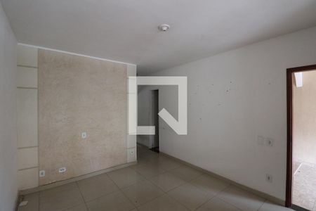 Sala de casa de condomínio para alugar com 3 quartos, 200m² em Galo Branco, São Gonçalo