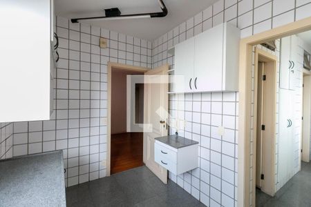 Apartamento à venda com 110m², 3 quartos e 2 vagas Apartamento à venda com 110m², 3 quartos e 2 vagasCozinha e Área de Serviço