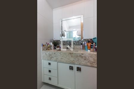 Casa de condomínio à venda com 80m², 2 quartos e 2 vagasSuíte