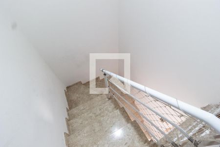 Casa de condomínio à venda com 80m², 2 quartos e 2 vagasEscada