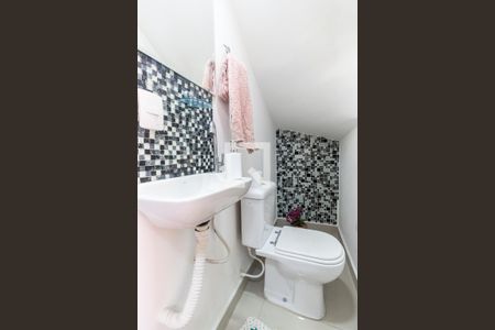 Casa de condomínio à venda com 80m², 2 quartos e 2 vagasLavabo