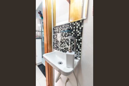 Casa de condomínio à venda com 80m², 2 quartos e 2 vagasLavabo