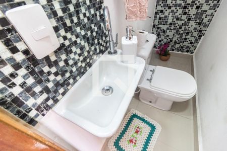 Casa de condomínio à venda com 80m², 2 quartos e 2 vagasLavabo