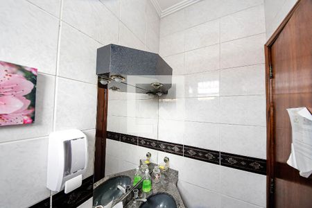 Casa à venda com 326m², 6 quartos e 3 vagasBanheiro