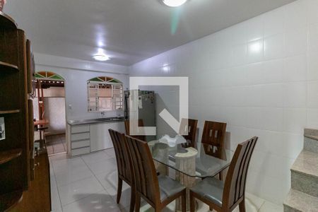 Casa à venda com 360m², 5 quartos e 2 vagasCozinha e Área de Serviço
