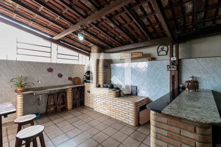 Casa à venda com 360m², 5 quartos e 2 vagasCozinha e Área de Serviço