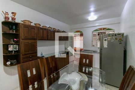 Casa à venda com 360m², 5 quartos e 2 vagasCozinha e Área de Serviço