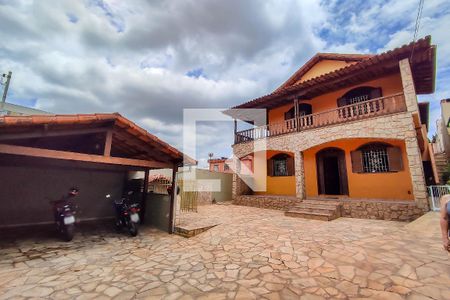 Casa à venda com 360m², 5 quartos e 2 vagasÁrea Externa