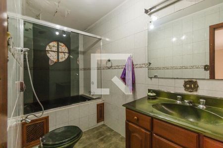 Banheiro da Suíte 1 de casa à venda com 3 quartos, 300m² em Jardim Picolo, São Paulo