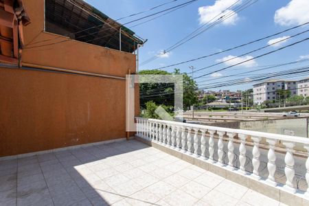 Casa à venda com 100m², 3 quartos e 1 vaga Casa à venda com 100m², 3 quartos e 1 vagaVaranda