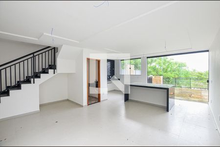 Sala de casa de condomínio à venda com 3 quartos, 170m² em Itaipu, Niterói