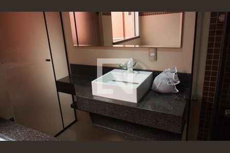 Casa à venda com 370m², 3 quartos e 10 vagasBanheiro do Quarto Suíte