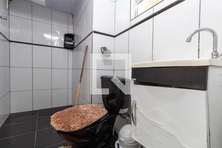 Banheiro de casa para alugar com 2 quartos, 38m² em Jardim Maringá, São Paulo