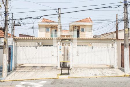 Fachada de casa de condomínio à venda com 3 quartos, 100m² em Vila Brasílio Machado, São Paulo
