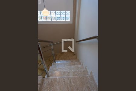 Casa à venda com 148m², 3 quartos e 2 vagasEscada