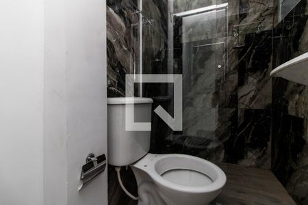 Banheiro de kitnet/studio para alugar com 1 quarto, 16m² em Cangaiba, São Paulo