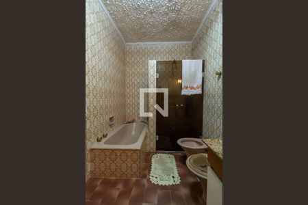 Casa à venda com 291m², 3 quartos e 6 vagasBanheiro da Suíte