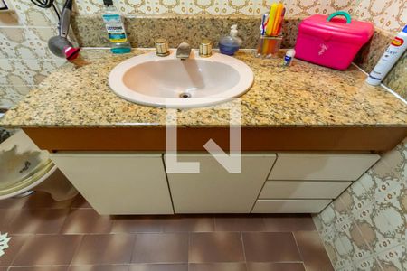 Casa à venda com 291m², 3 quartos e 6 vagasBanheiro da Suíte