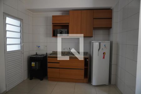 Cozinha de casa de condomínio para alugar com 1 quarto, 37m² em Vila Carmosina, São Paulo