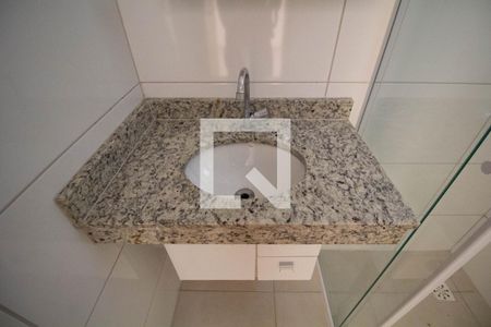 Banheiro de kitnet/studio para alugar com 1 quarto, 37m² em Vila Carmosina, São Paulo