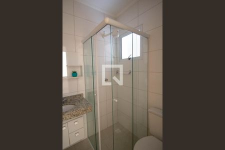 Banheiro de kitnet/studio para alugar com 1 quarto, 37m² em Vila Carmosina, São Paulo