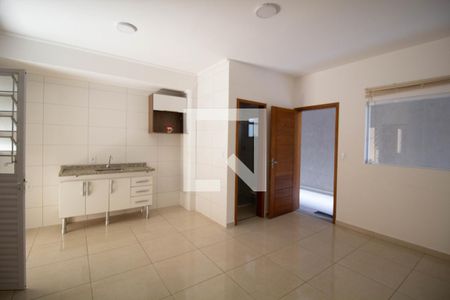 Sala/Cozinha de kitnet/studio para alugar com 1 quarto, 37m² em Vila Carmosina, São Paulo