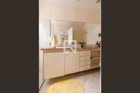 Apartamento à venda com 260m², 4 quartos e 3 vagasBanheiro da Suíte