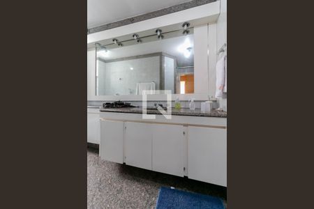 Apartamento à venda com 260m², 4 quartos e 3 vagasBanheiro Social