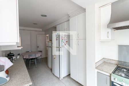 Apartamento à venda com 260m², 4 quartos e 3 vagasCozinha e Área de Serviço