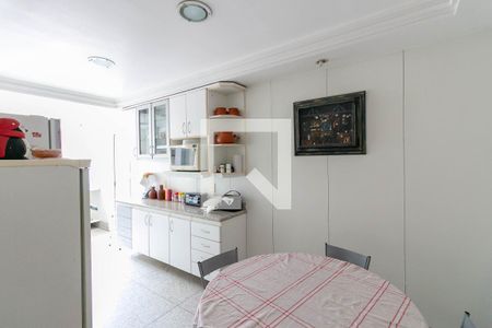 Apartamento à venda com 260m², 4 quartos e 3 vagasCozinha e Área de Serviço