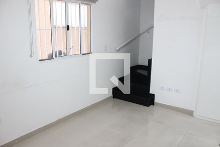 Sala de casa de condomínio para alugar com 2 quartos, 80m² em Catiapoã, São Vicente