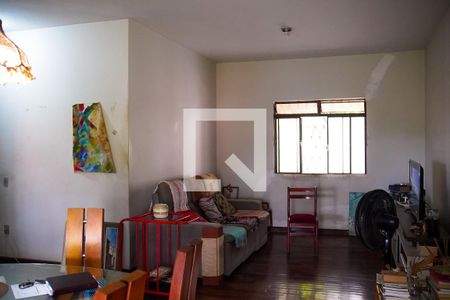 Sala de casa à venda com 6 quartos, 250m² em Juliana, Belo Horizonte