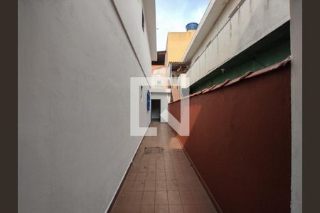 Casa à venda com 240m², 2 quartos e 2 vagas Casa à venda com 240m², 2 quartos e 2 vagasCorredor