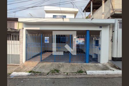 Casa à venda com 240m², 2 quartos e 2 vagas Casa à venda com 240m², 2 quartos e 2 vagasFachada