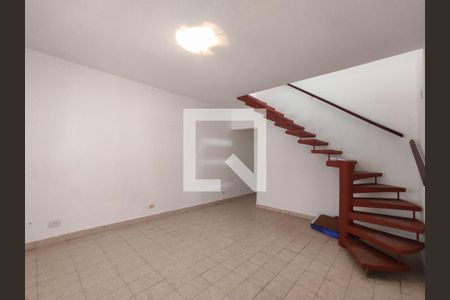 Sala de casa para alugar com 2 quartos, 240m² em Jardim Soraia, São Paulo