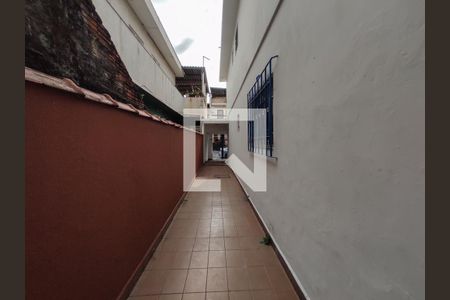 Casa à venda com 240m², 2 quartos e 2 vagas Casa à venda com 240m², 2 quartos e 2 vagasCorredor