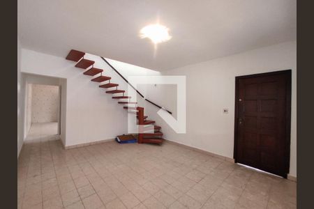 Sala de casa para alugar com 2 quartos, 240m² em Jardim Soraia, São Paulo