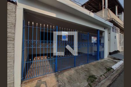 Casa à venda com 240m², 2 quartos e 2 vagas Casa à venda com 240m², 2 quartos e 2 vagasFachada