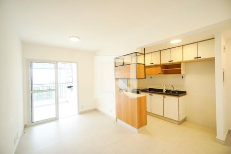 Sala e cozinha de apartamento para alugar com 2 quartos, 69m² em Chácara Seis de Outubro, São Paulo