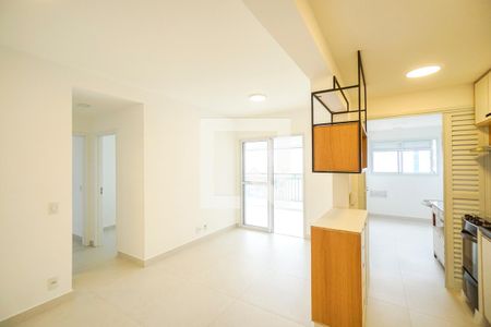 Sala e cozinha de apartamento para alugar com 2 quartos, 69m² em Chácara Seis de Outubro, São Paulo